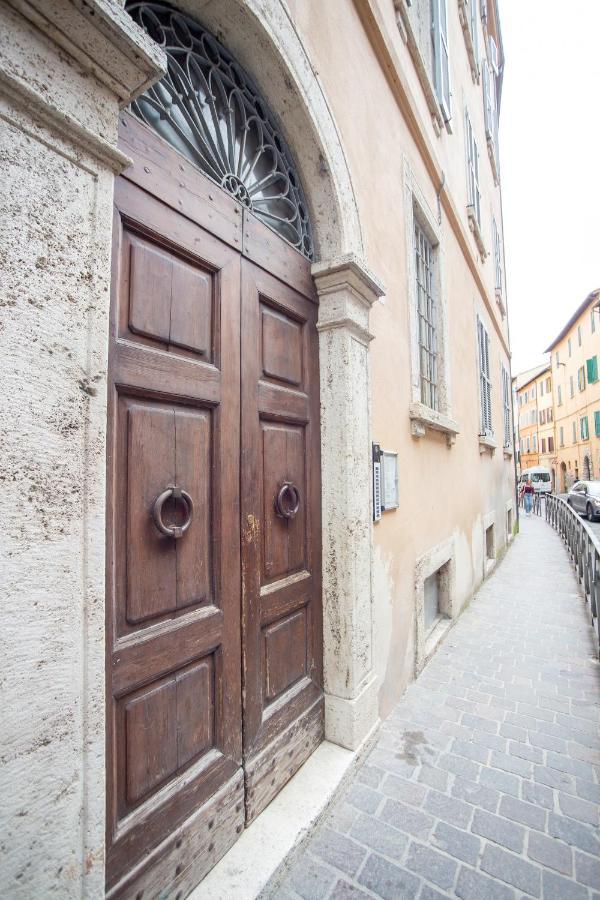 Chic Apartment In The Historic Center Of Perugia Exterior foto